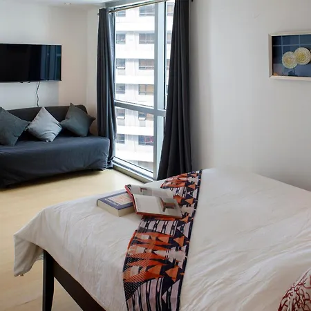 Prime Avant Bgc Location Apartments By Ph Staycation Manila Exterior photo